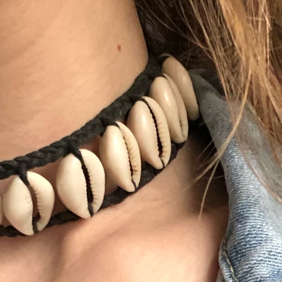 (Free over $30) seashell choker - Picture 4 of 4